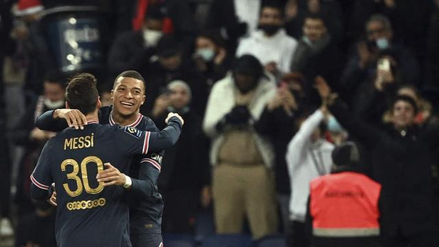 1639355200227046186.jpeg 新2网址-梅西没带射门靴小弟补 姆巴佩百球战又灭前东家