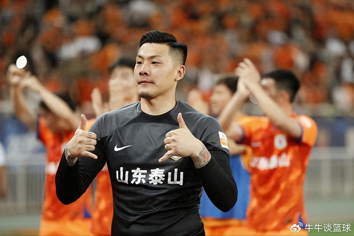 王大雷全新形象亮相中超！首轮就表现不俗零封对手，征服山东球迷|鲁能|山东队|辽宁|辽宁铁人|本菲卡足球俱乐部_新浪体育_新浪新闻