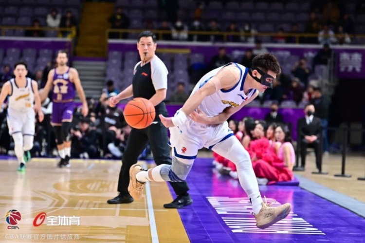 新2网址-常规赛第18轮｜五人上双！浙江方兴渡拿下北京控股再迎七连胜！